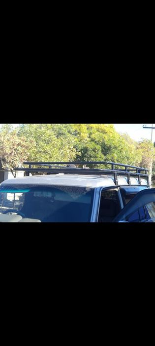 Багажник на машине