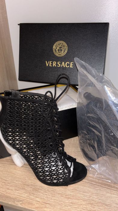 Sandale cu toc cu șiret negre noi