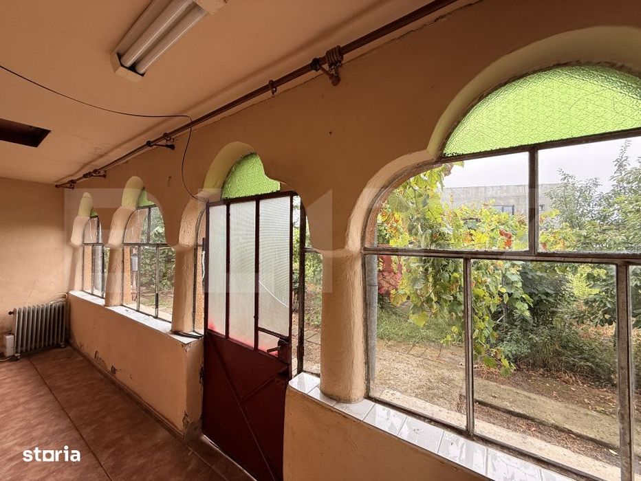 Teren IV 1.308 mp, cu casa veche si grajd, dubla deschidere, zona Prea