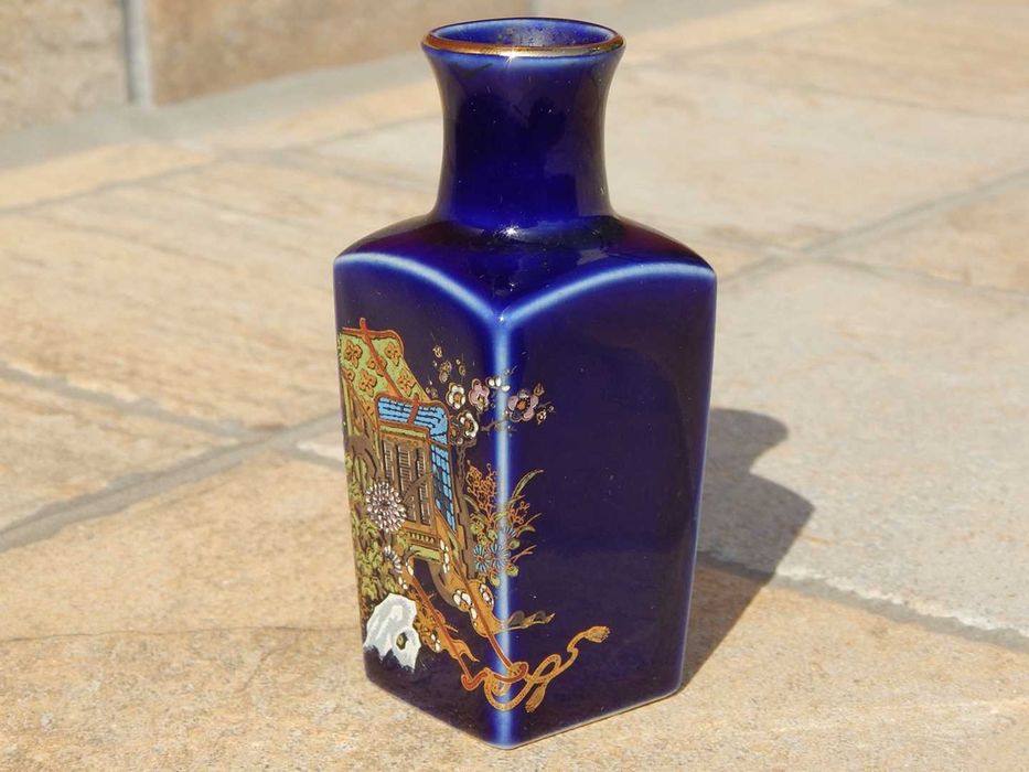Vaza portelan japoneza anii 1970-1980 marime mica inaltime 9 cm
