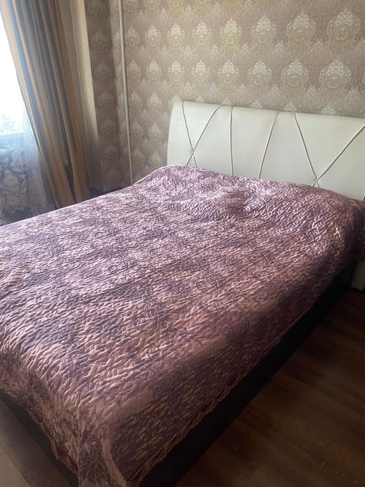 Продам кровать с ортопедическим матрасом