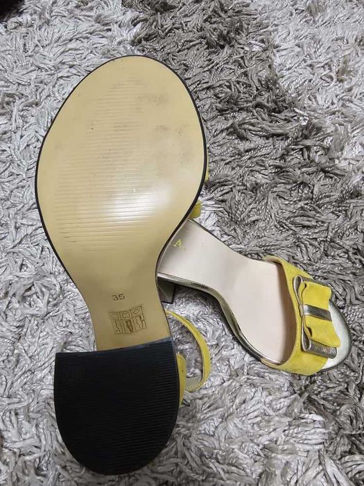 Sandale din piele cu toc