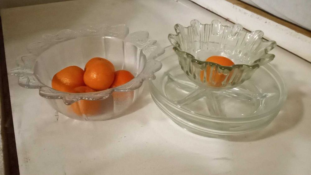 стъклени и порцеланови купи и чинии за ордьоври от соца