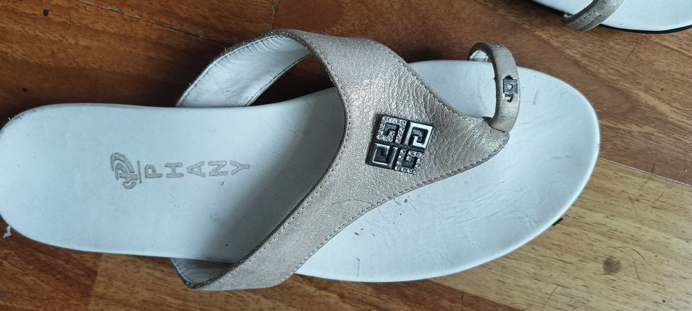 Шлепки, босоножки 38 р