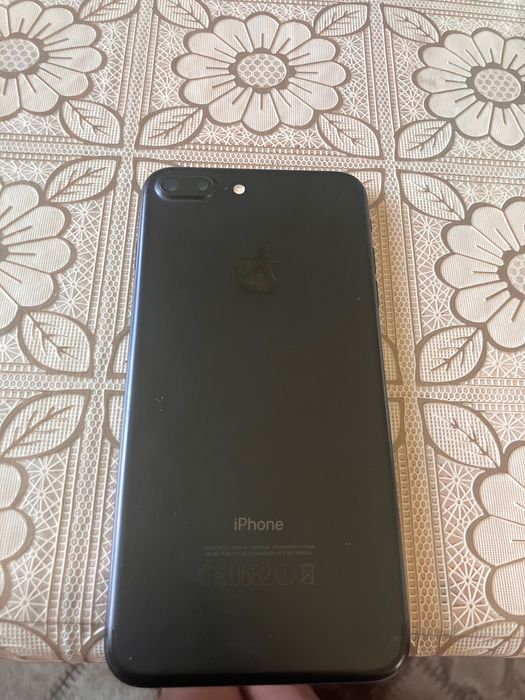 Продавам айфон 7 плюс 32gb