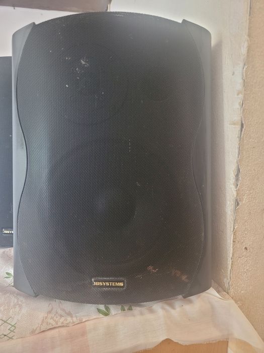 Vând 2 bocxe trebuie stație la ele