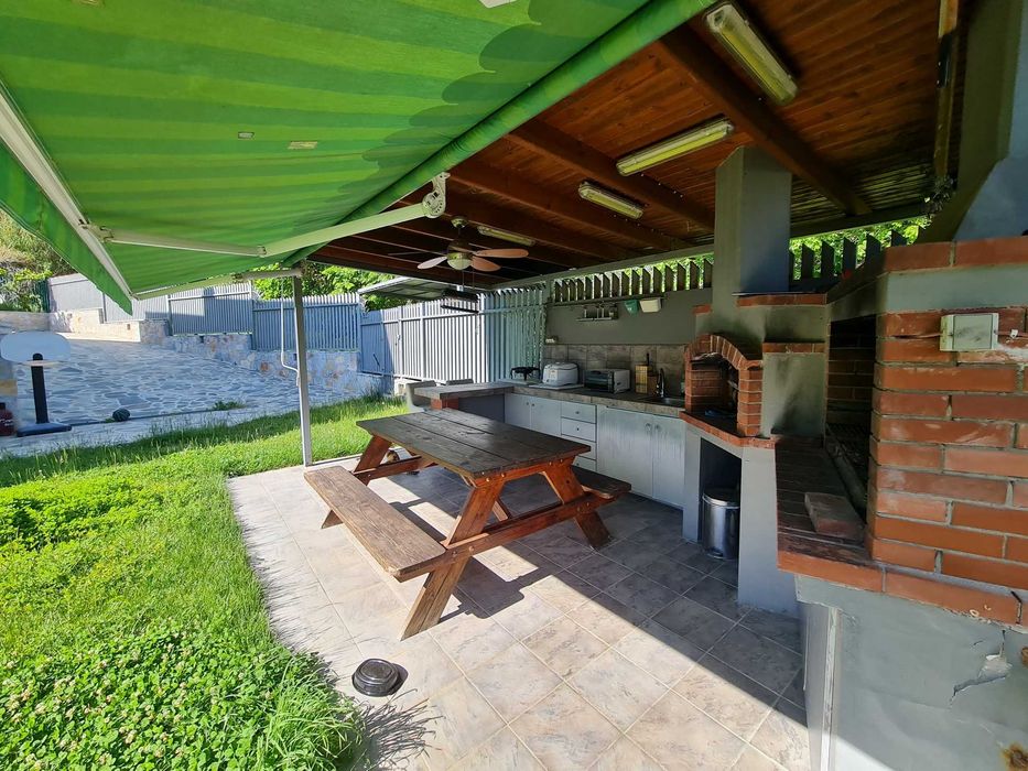 ПРОДАВА се самостоятелна къща 230кв.м в Palio Kavala (код 4184)