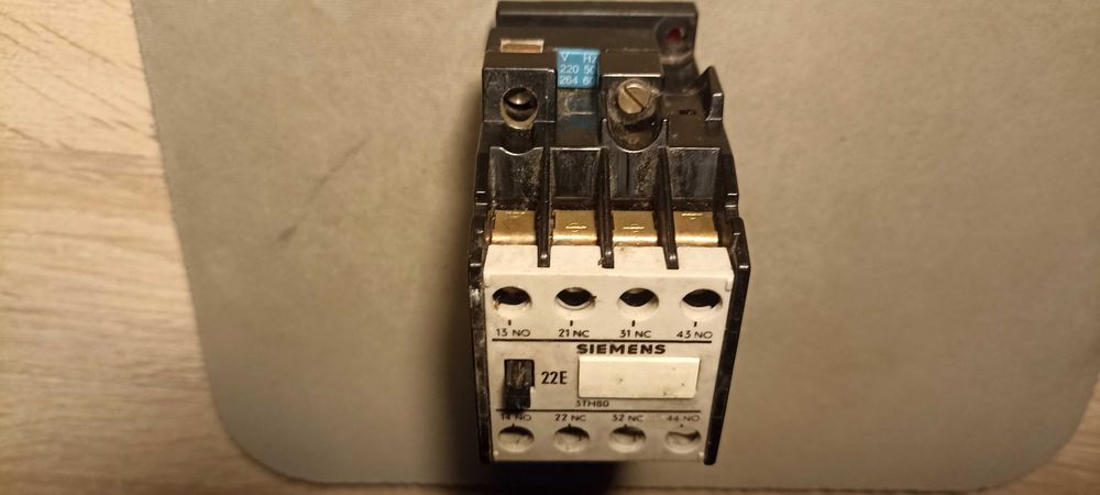 Контактори Siemens  3TH8031-0A, 3TH8022-0A и 3TA 68 02 - 0A