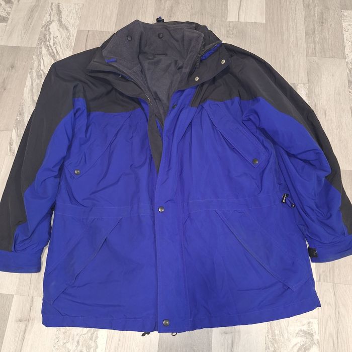 Geacă Vaude are polar care il poti da jos  mărimea  L