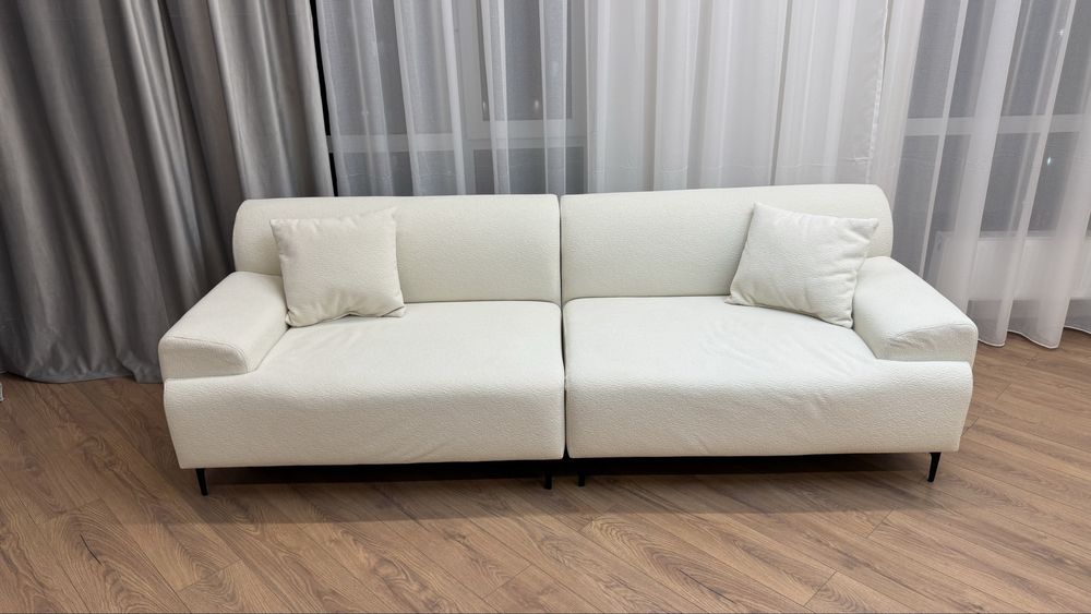 Красивый белый диван тедди