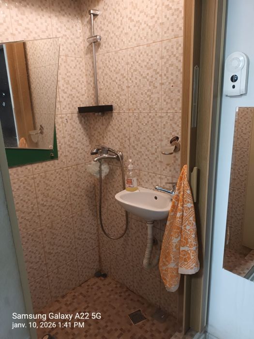 Vând camera de cămin zona Dâmbovița