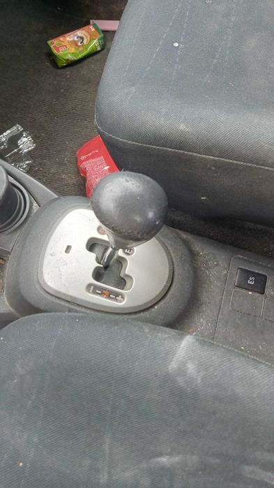 Vând sau dezmembrez Toyota Yaris automata