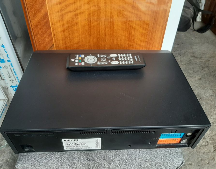 Vând videorecorder stereo philips în stare bună