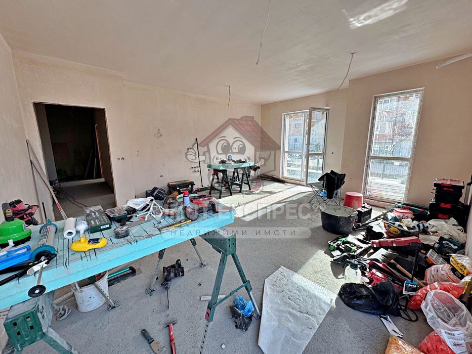 Тристаен апартамент, с двор, ново строителство, кв.Изток