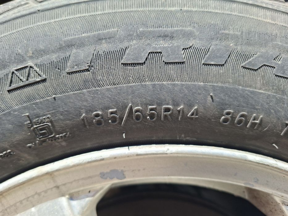 Продам четыре диска с шинами