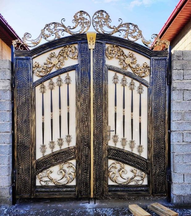 Ковано желязо: врати парапети огради и др