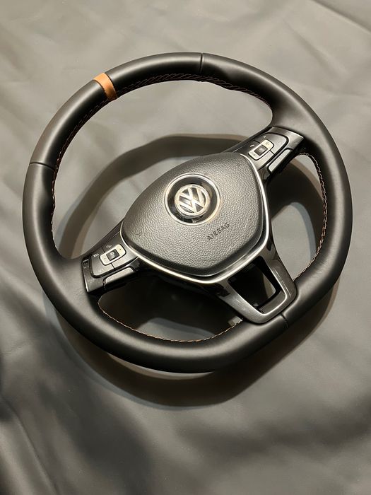 Vând volan Passat B8 retapițat