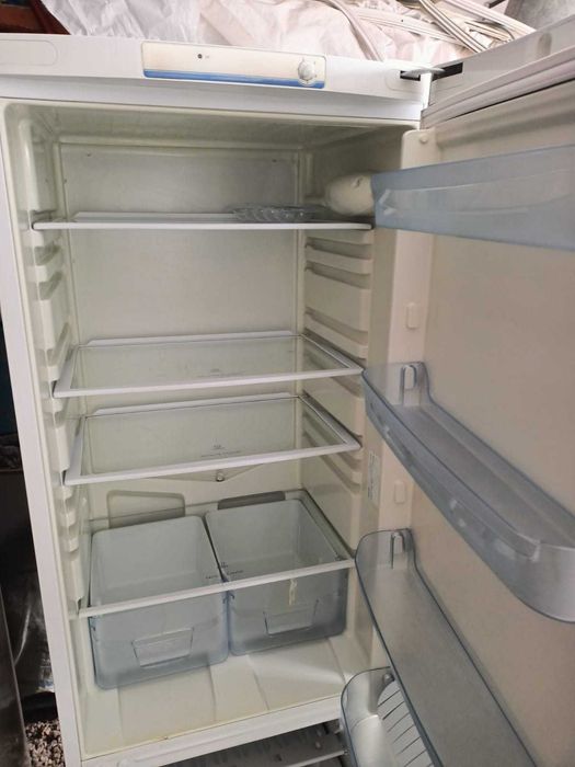 Продам  современный  рабочий холодильник .