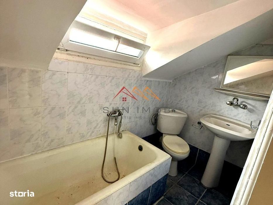 Vila 7 camere, an 1984, garaj, terasa, teren 604 m2, Poiana Campina,PH