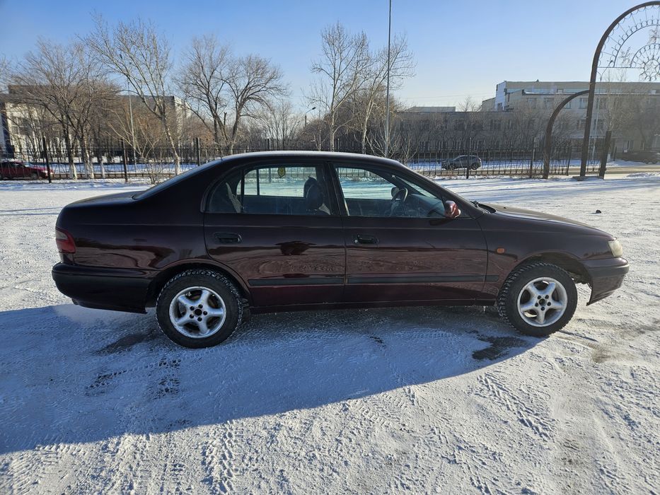 Продам таёту карина е