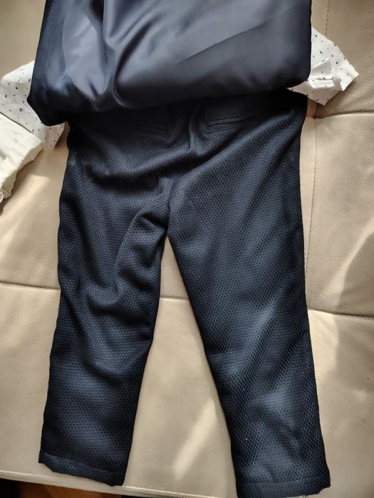 Vând costum HM și primark 98