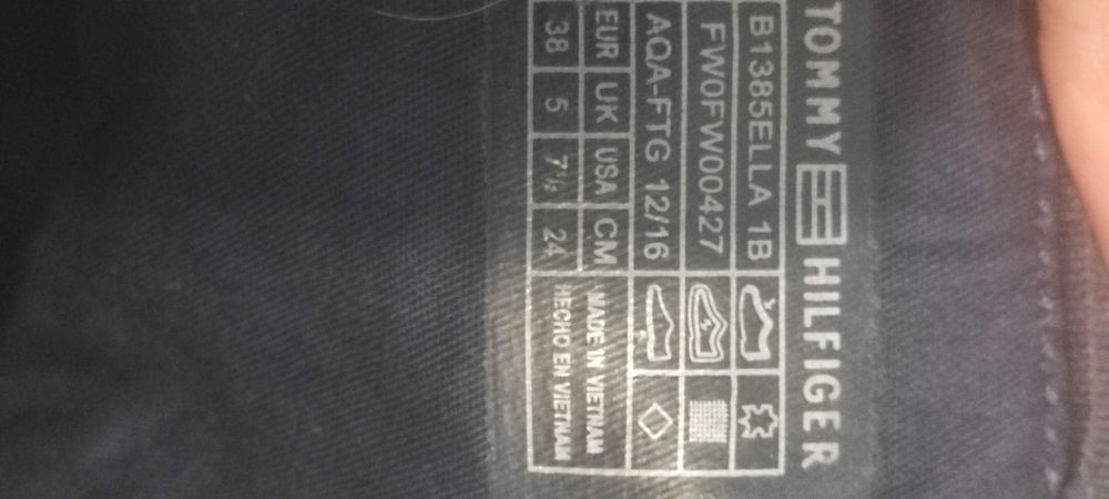 Обувки тип еспадрили Tommy Hilfiger номер 38 цена 45 лв..