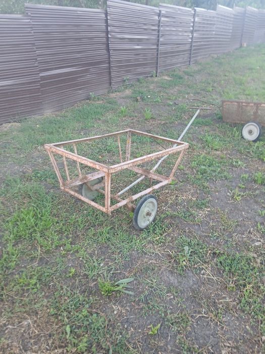 Cărucior vechi..