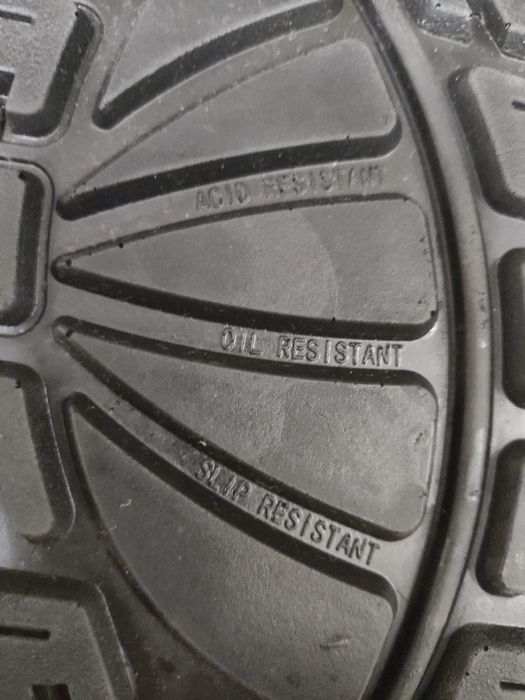 Ботинки для работы с защитой. 43 размер