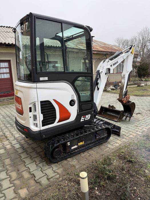 Miniexcavator E19