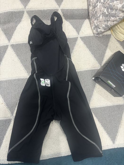 Продам купальник гидрокостюм
