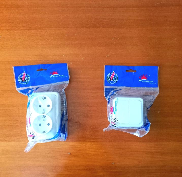 Set Priză Dublă și ÎntrerupătSet priză și întrerupător dublu aparent.