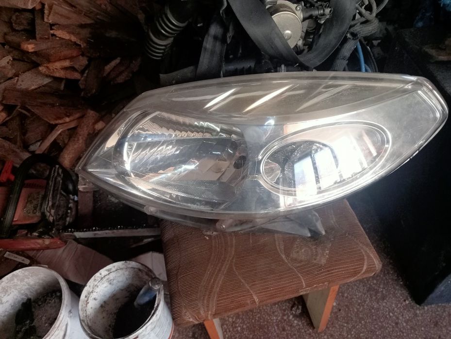 Far stângă Dacia Sandero 2  2009