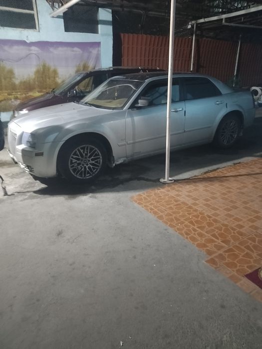 Продам машину Крайслер год 2005
