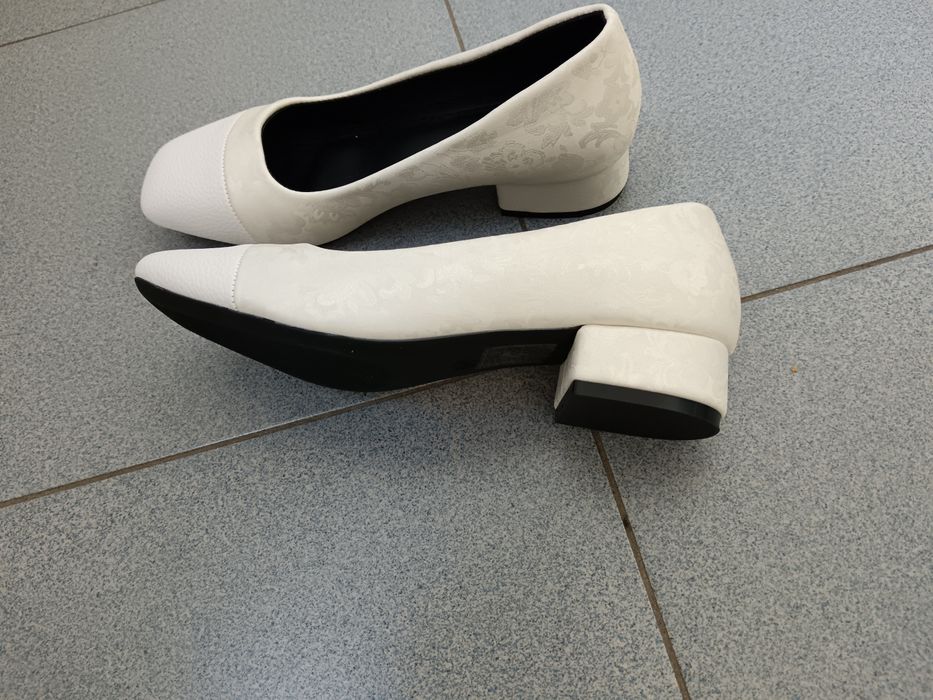 Обувки с квадратен ток