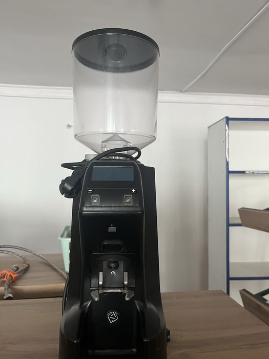 Продаю кофемолку Nuova Simenolli в идеальном состоянии