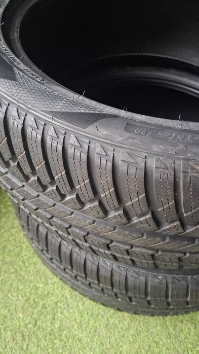 Vand Anvelope Sailun
245/45R19 aderenta B, consum B, all season.