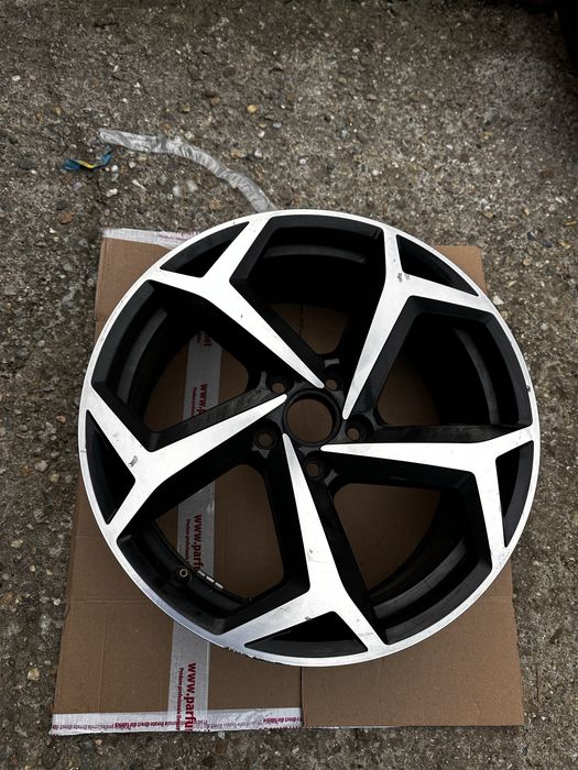 Jantă aliaj vw passat b8.cod:3g0601025.BK.