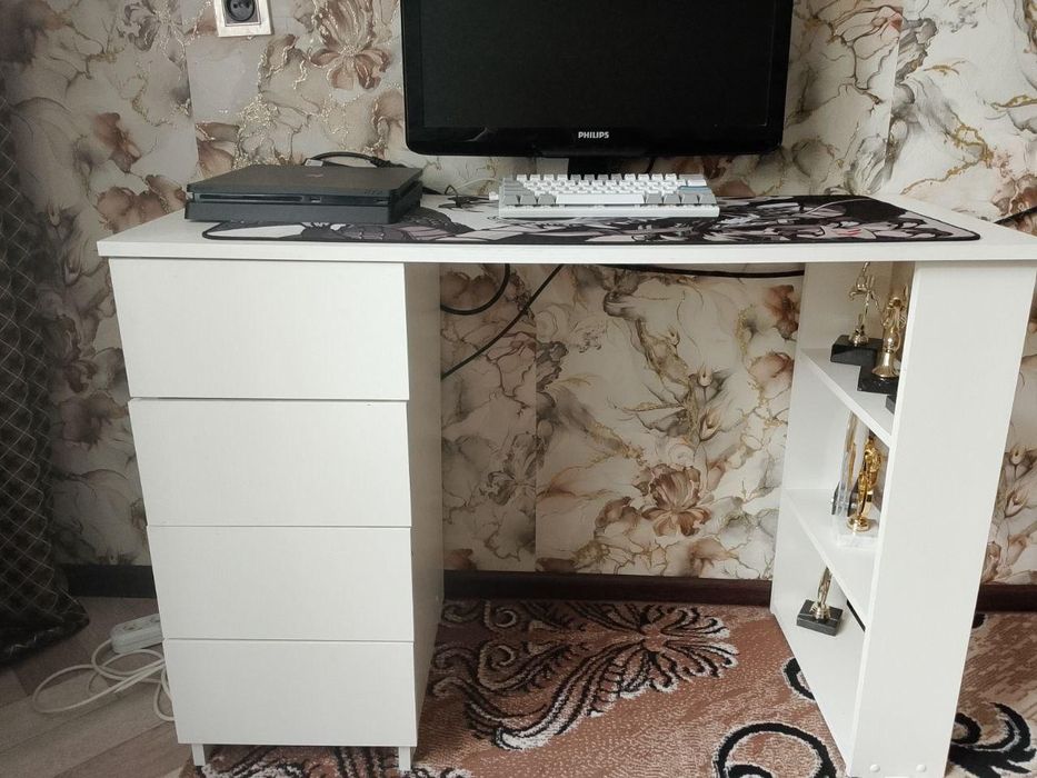 Продам столик 30000тг