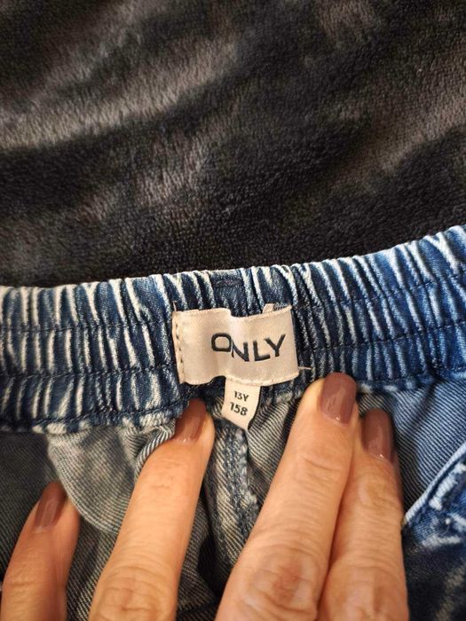 Детски дънки за момиче