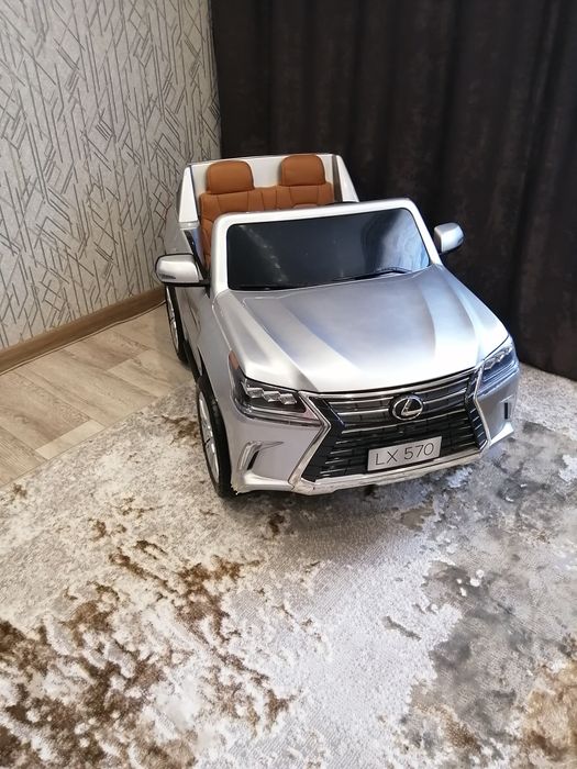 Продам детский автомобиль на аккумуляторе