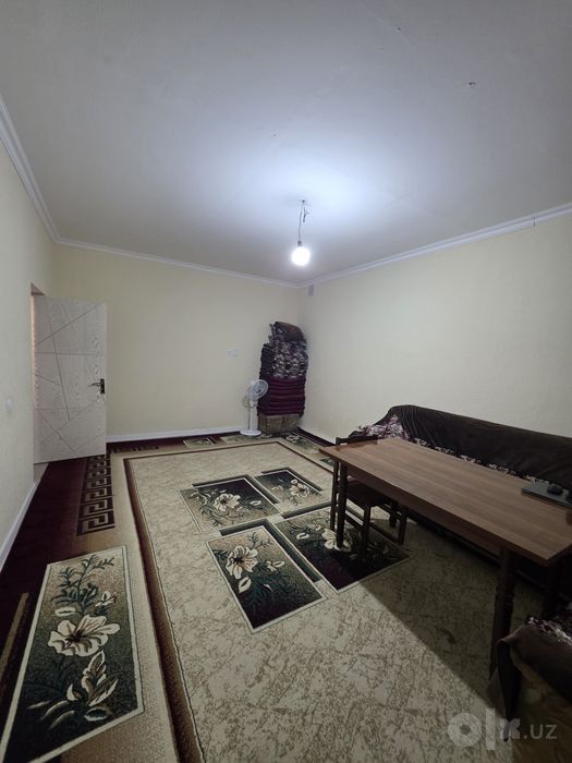 Кибрай тумани Байткургон махалласида 4 хона 3 сотихли уй сотилади.