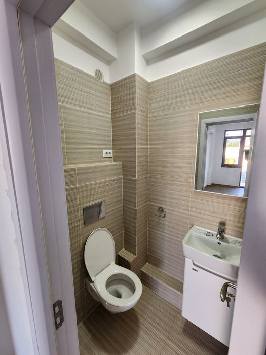 Spatiu comercial 6 min metrou Aparatorii Patriei  , AC , TV , boiler , bloc 2024