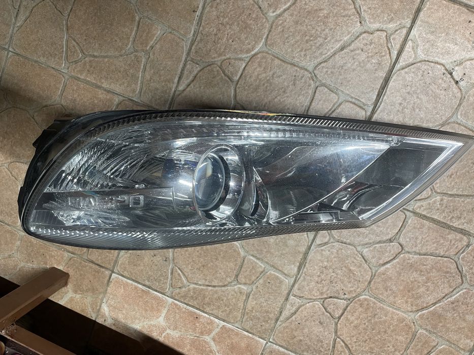 Vând far stânga Skoda Octavia