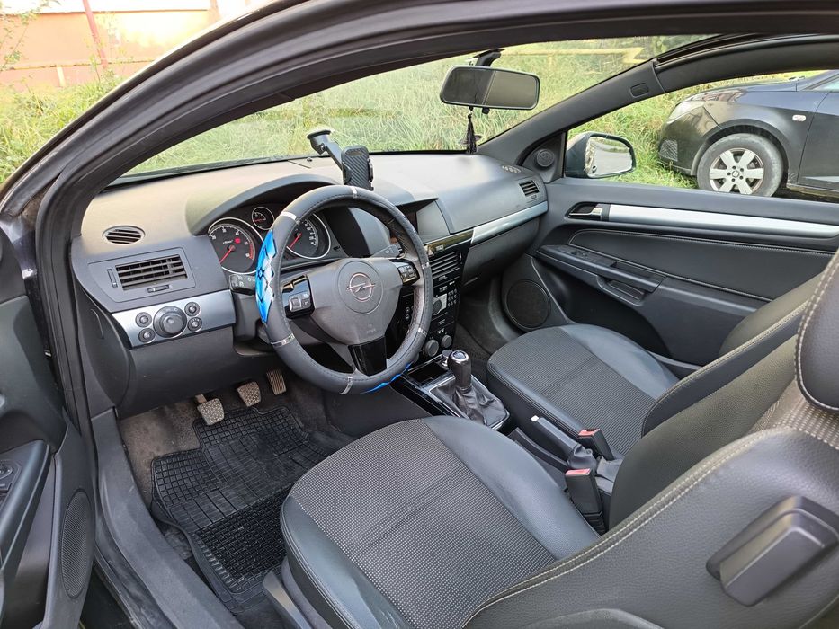 Opel sport GTC. Din 2010. Preț 1950 euro.