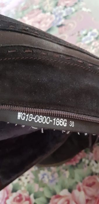 Продам замшевые зимние сапоги