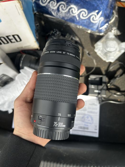 Фотоапарат Canon EOS 2000D