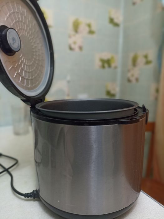 Продам мультиварку.