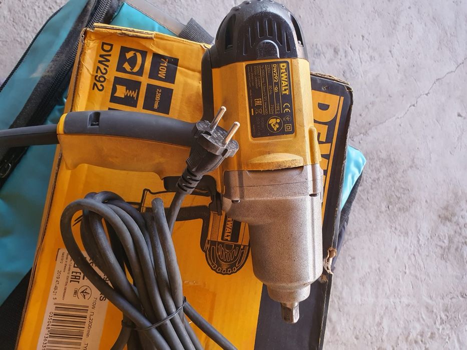 Гайковёрт DW и набор торцевых ключей