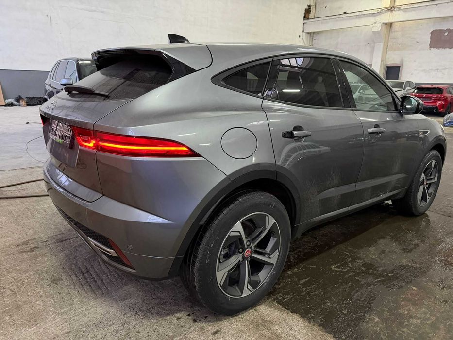 Jaguar E-Pace avariat