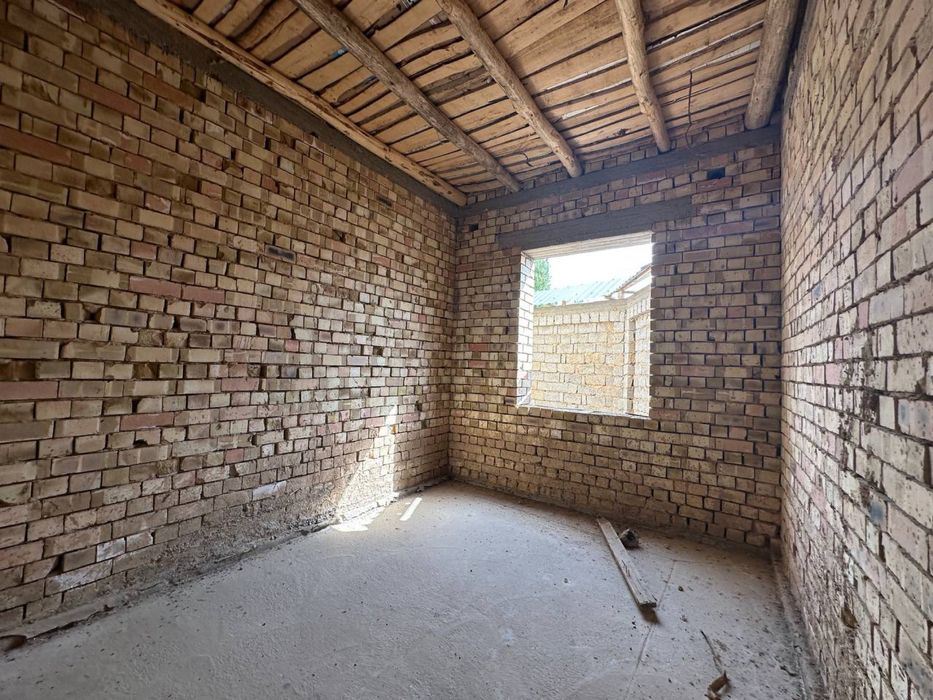 Учкахрамон постдан 8 км кирганда Мустакиллик махаллада 2,5 сотих короб